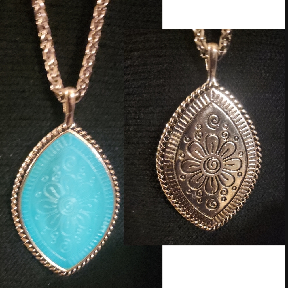 Reversable Pendant Necklace.   Silver/Turquiose. Dept Store buy